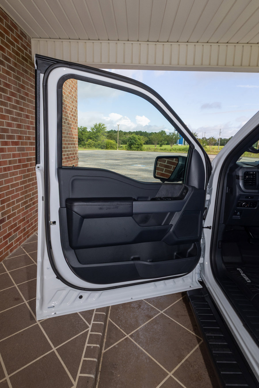 New 2025 Ford F150 XLT w/ Equipment Group 302A MID image 11