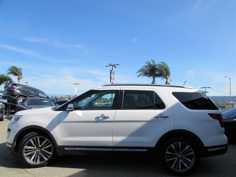 Used 2018 Ford Explorer Platinum AWD/4WD image 4