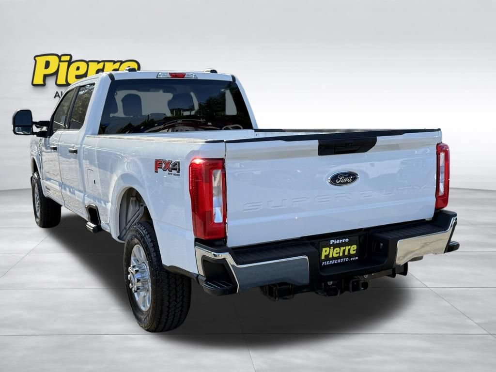 Used 2023 Ford F350 XLT w/ FX4 Off-Road Package AWD/4WD image 8
