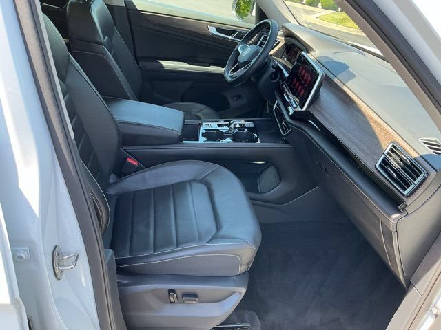 Used 2024 Volkswagen Atlas SEL AWD/4WD image 23