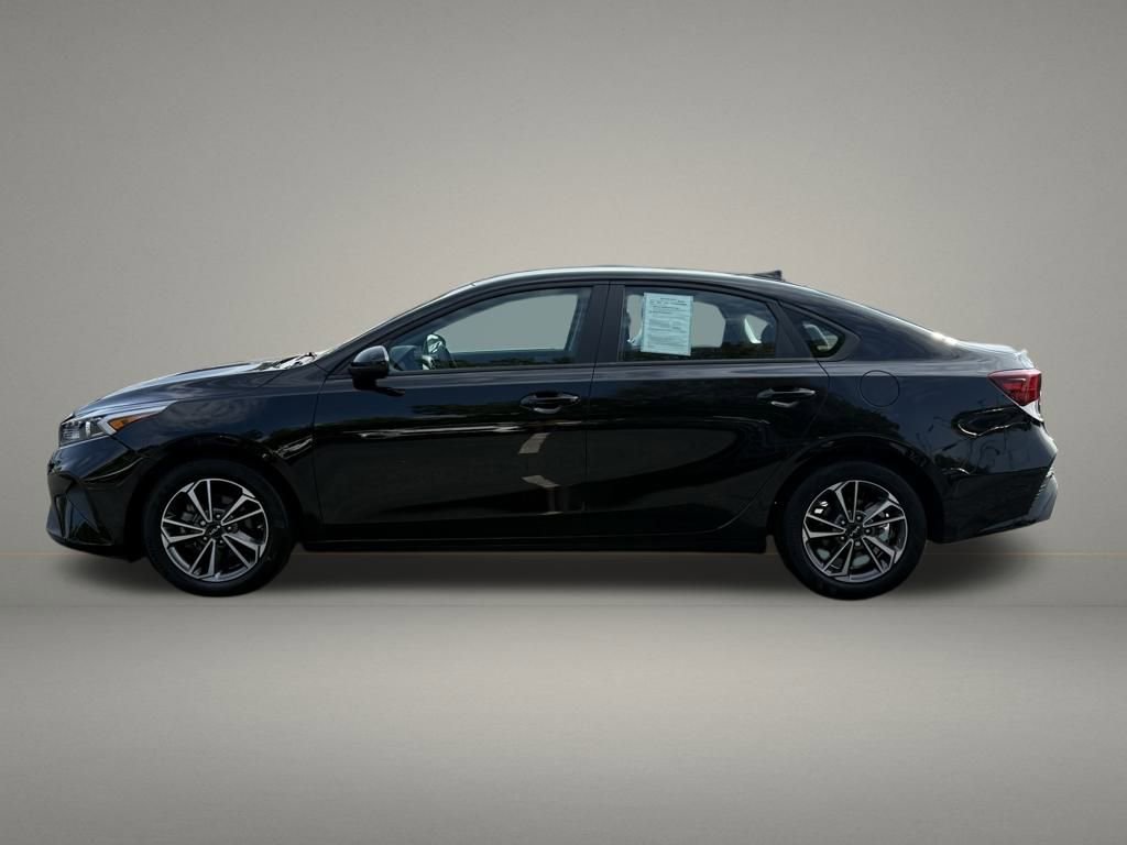 Used 2023 Kia Forte LXS image 2