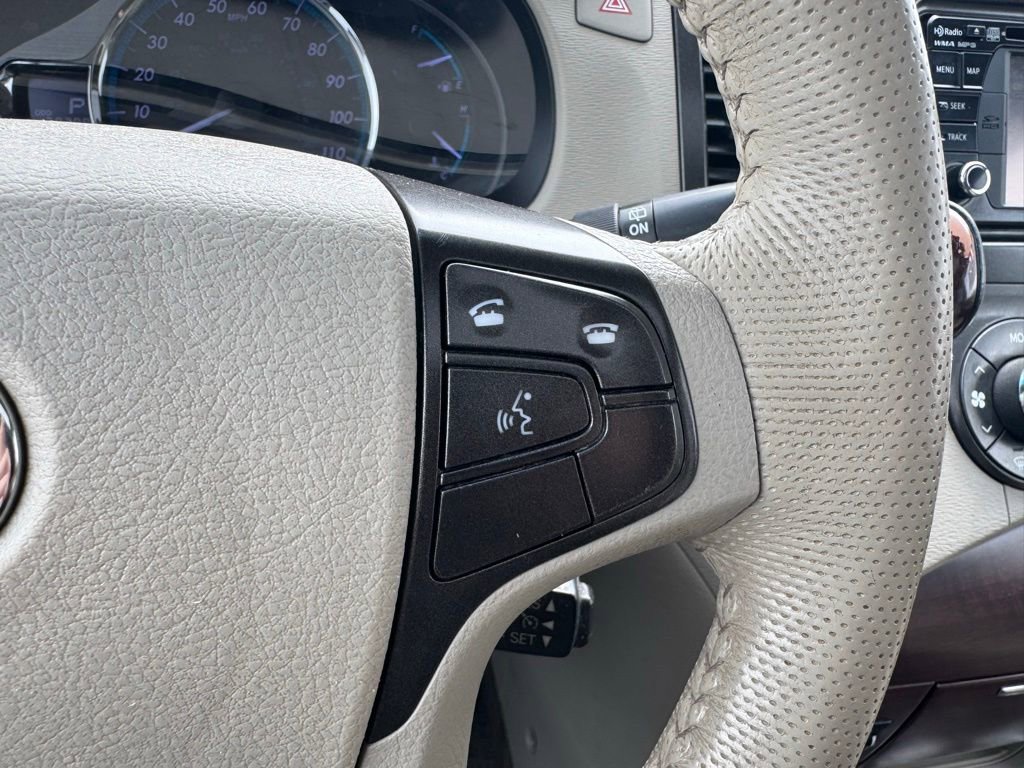 Used 2014 Toyota Sienna XLE FWD image 28
