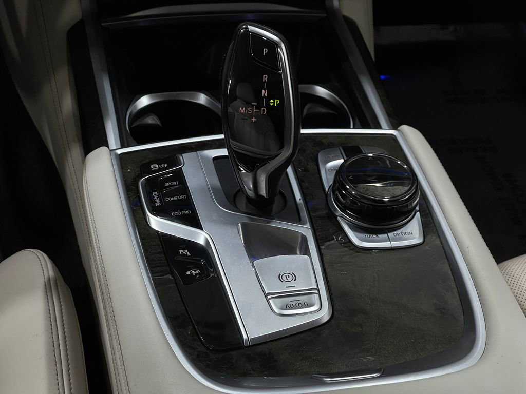 Used 2018 BMW 750i w/ Executive Package RWD image 30