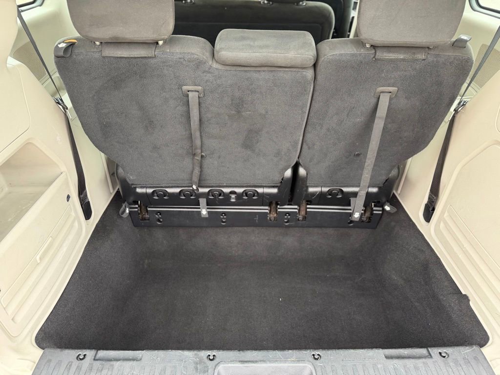 Used 2016 Dodge Grand Caravan American Value Package FWD image 11