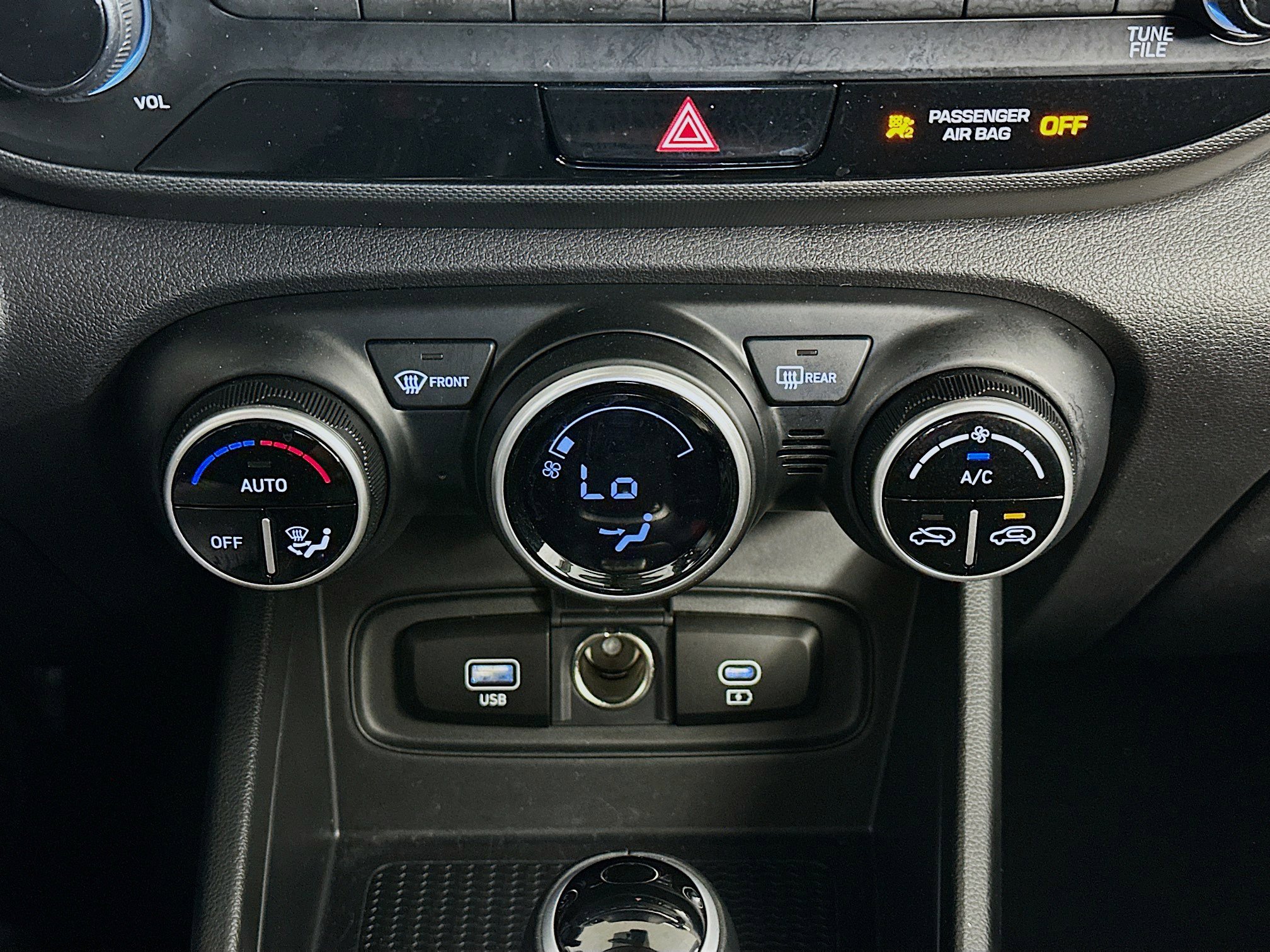 Used 2025 Hyundai Venue SEL image 23