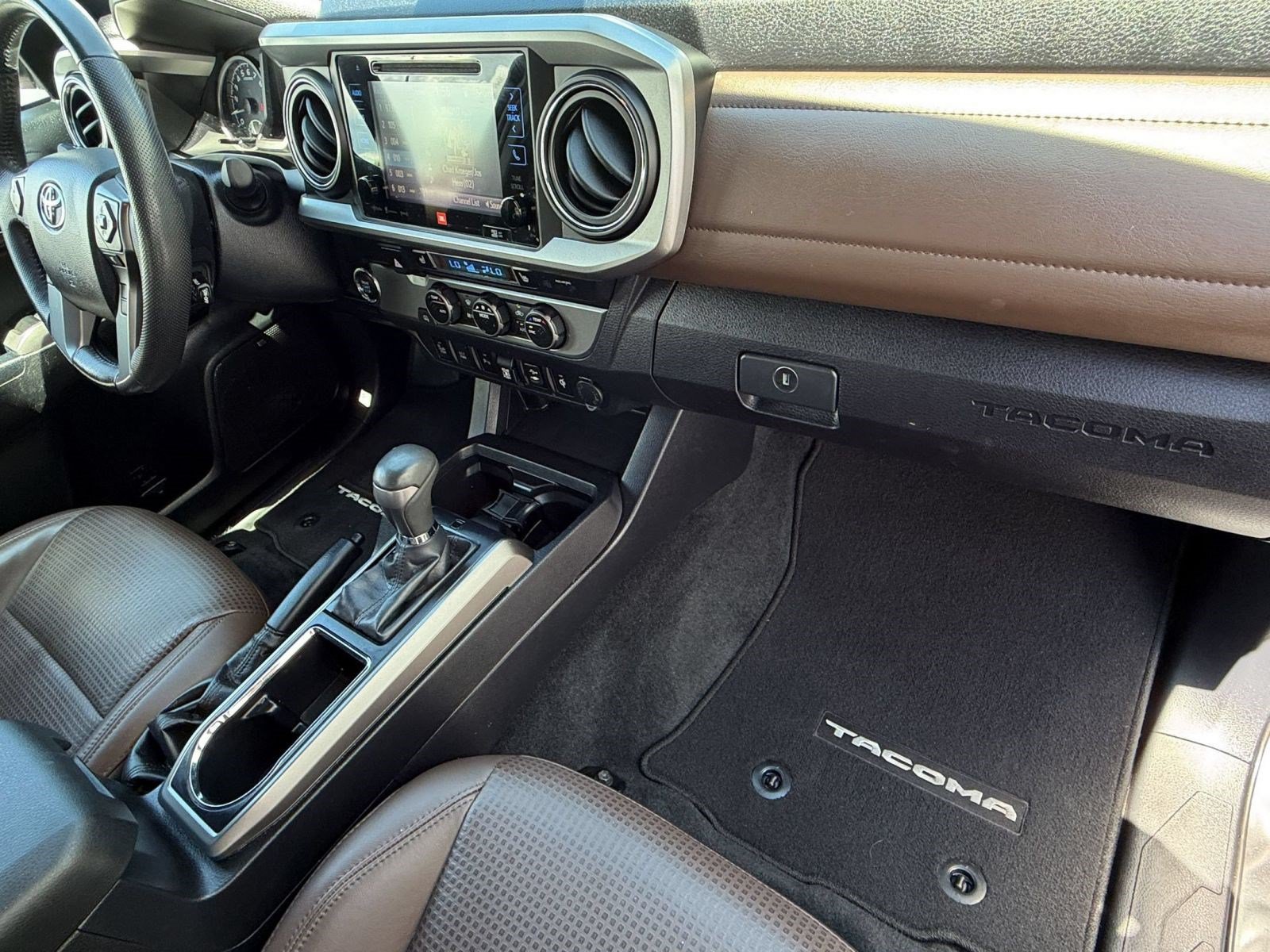 Used 2019 Toyota Tacoma Limited RWD image 35