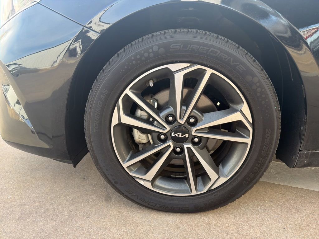 Used 2024 Kia Forte LXS image 9