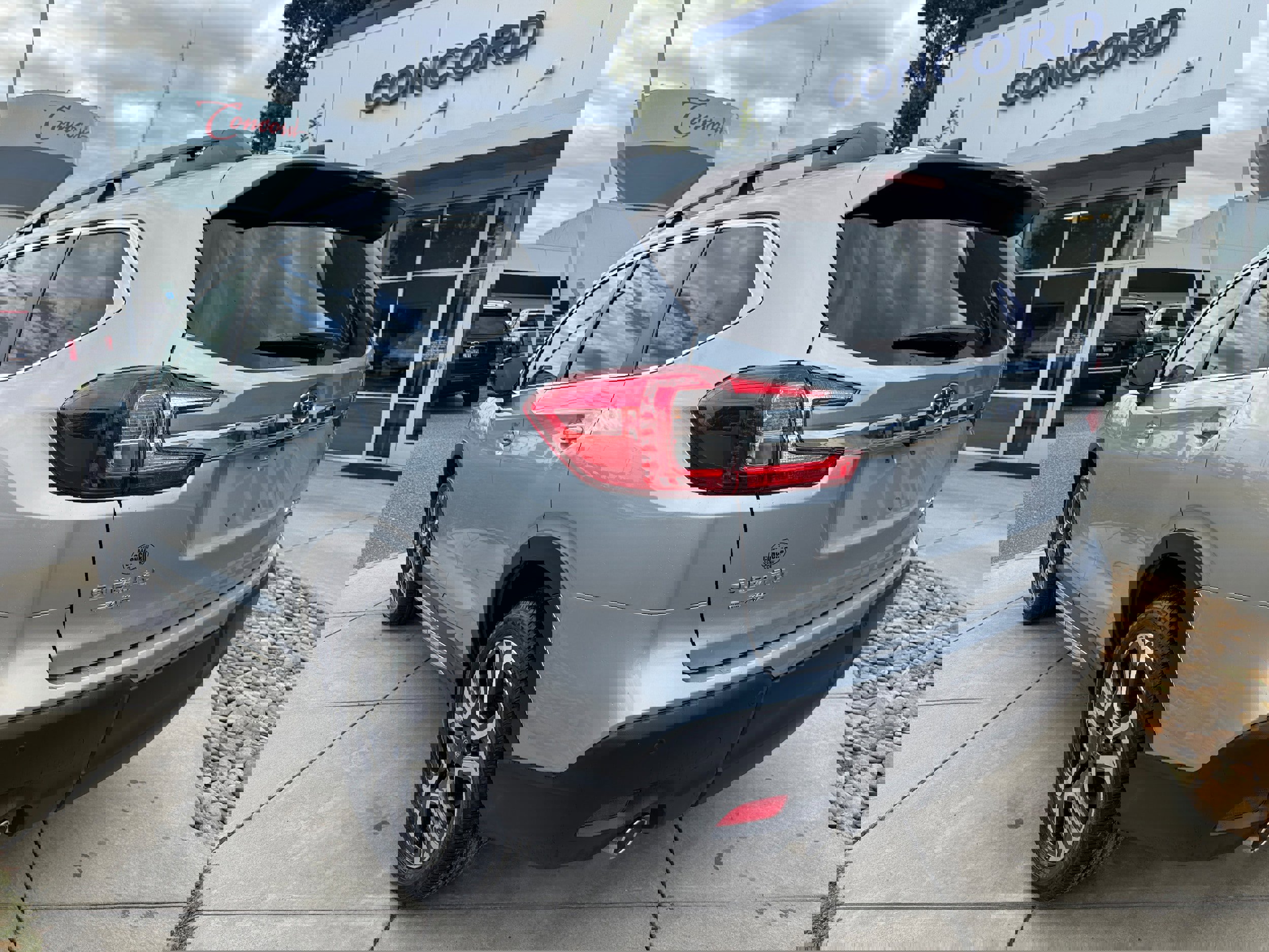 New 2025 Subaru Ascent Limited image 8