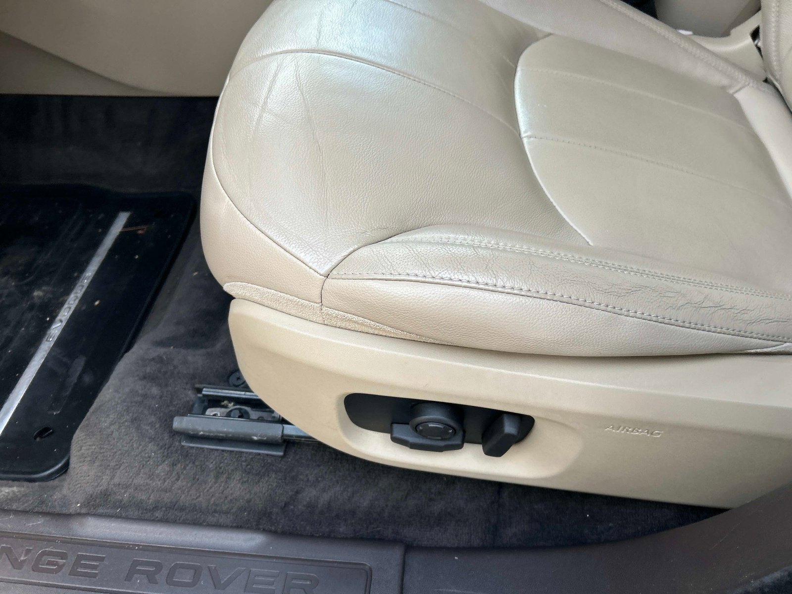Used 2019 Land Rover Range Rover Evoque SE AWD/4WD image 23
