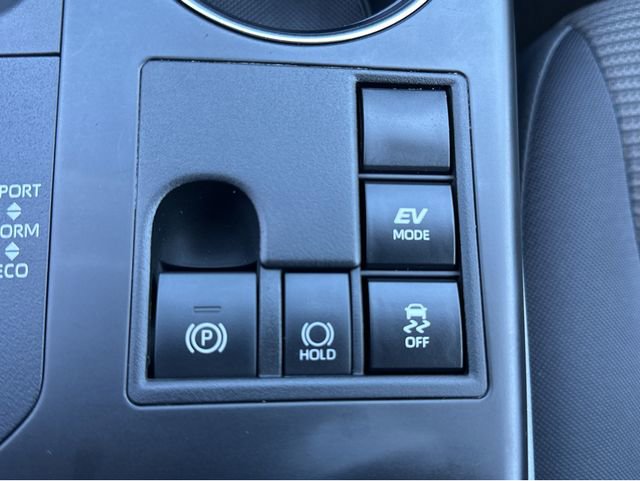 Used 2024 Toyota Highlander LE FWD image 34