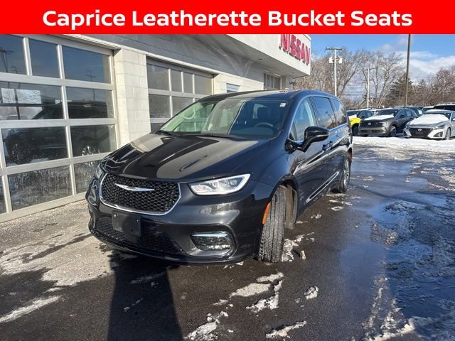 Used 2024 Chrysler Pacifica Select image 5