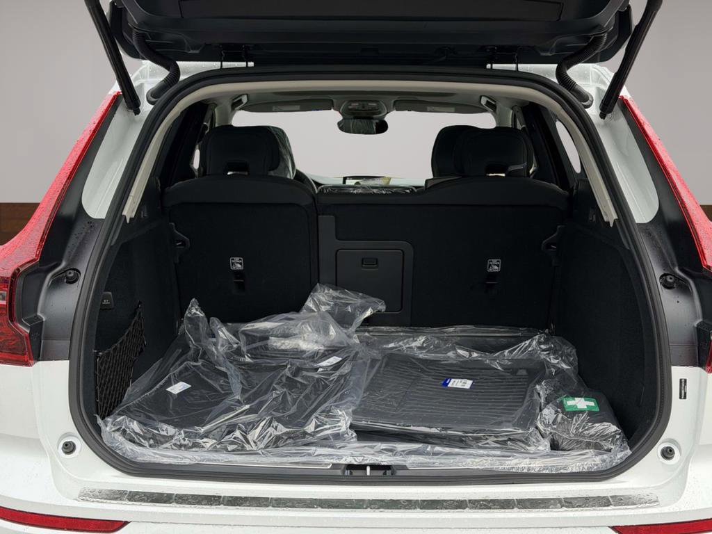 New 2026 Volvo XC60 T8 Plus w/ Protection Package Premier AWD/4WD image 13