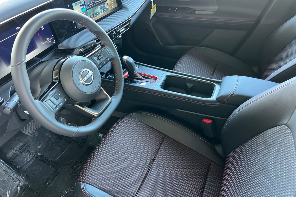 New 2025 Nissan Kicks SR w/ Illumination Package image 7
