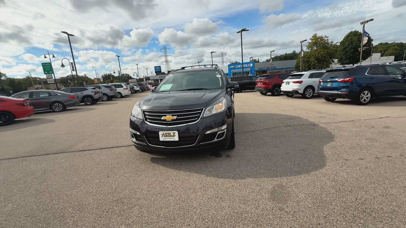 Used 2015 Chevrolet Traverse LT w/ Style and Technology Package FWD image 3