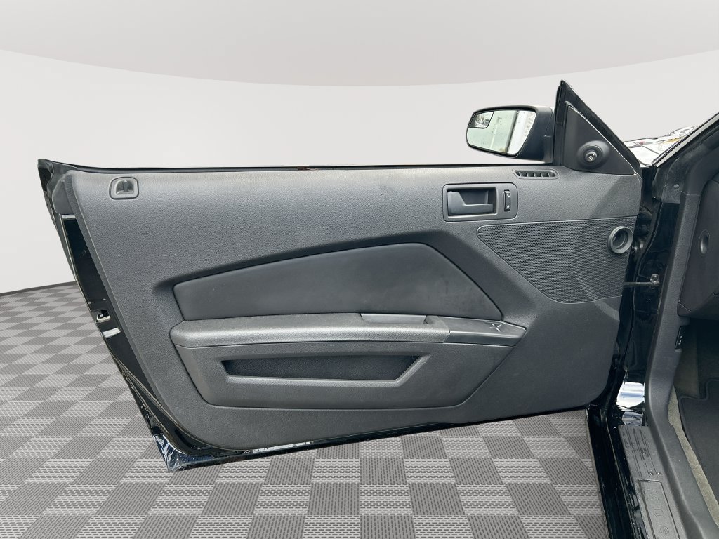 Used 2014 Ford Mustang Coupe RWD image 21