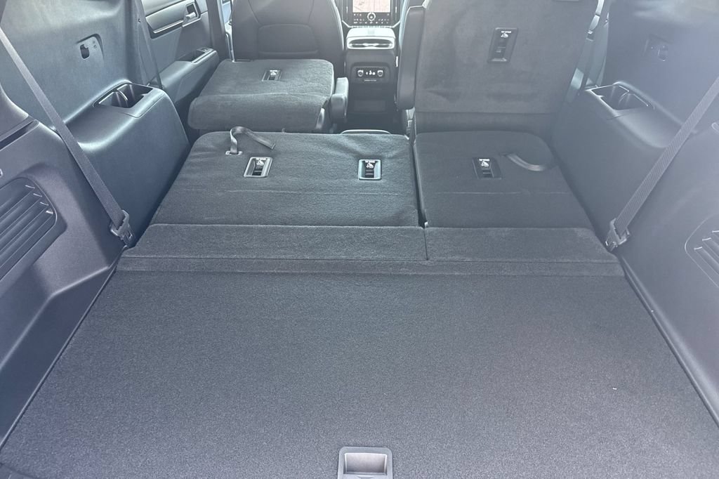 New 2027 GMC Acadia AT4 w/ Luxury Package AWD/4WD image 17
