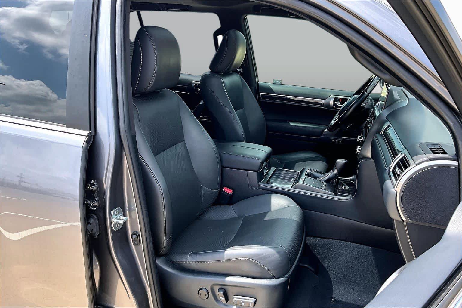 Certified 2022 Lexus GX 460 Luxury w/ Sport Design Package AWD/4WD image 9
