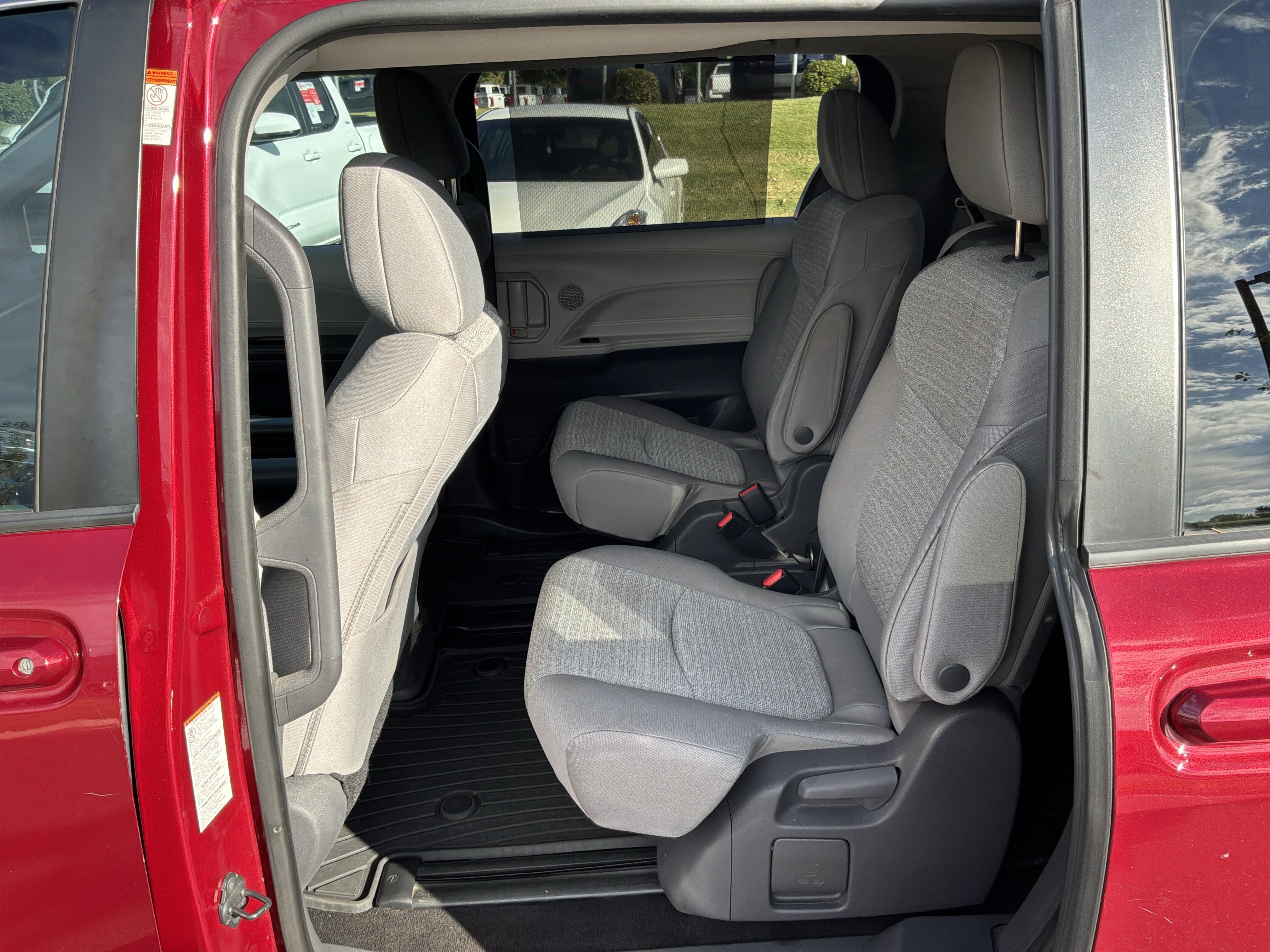 Used 2021 Toyota Sienna LE AWD/4WD image 30