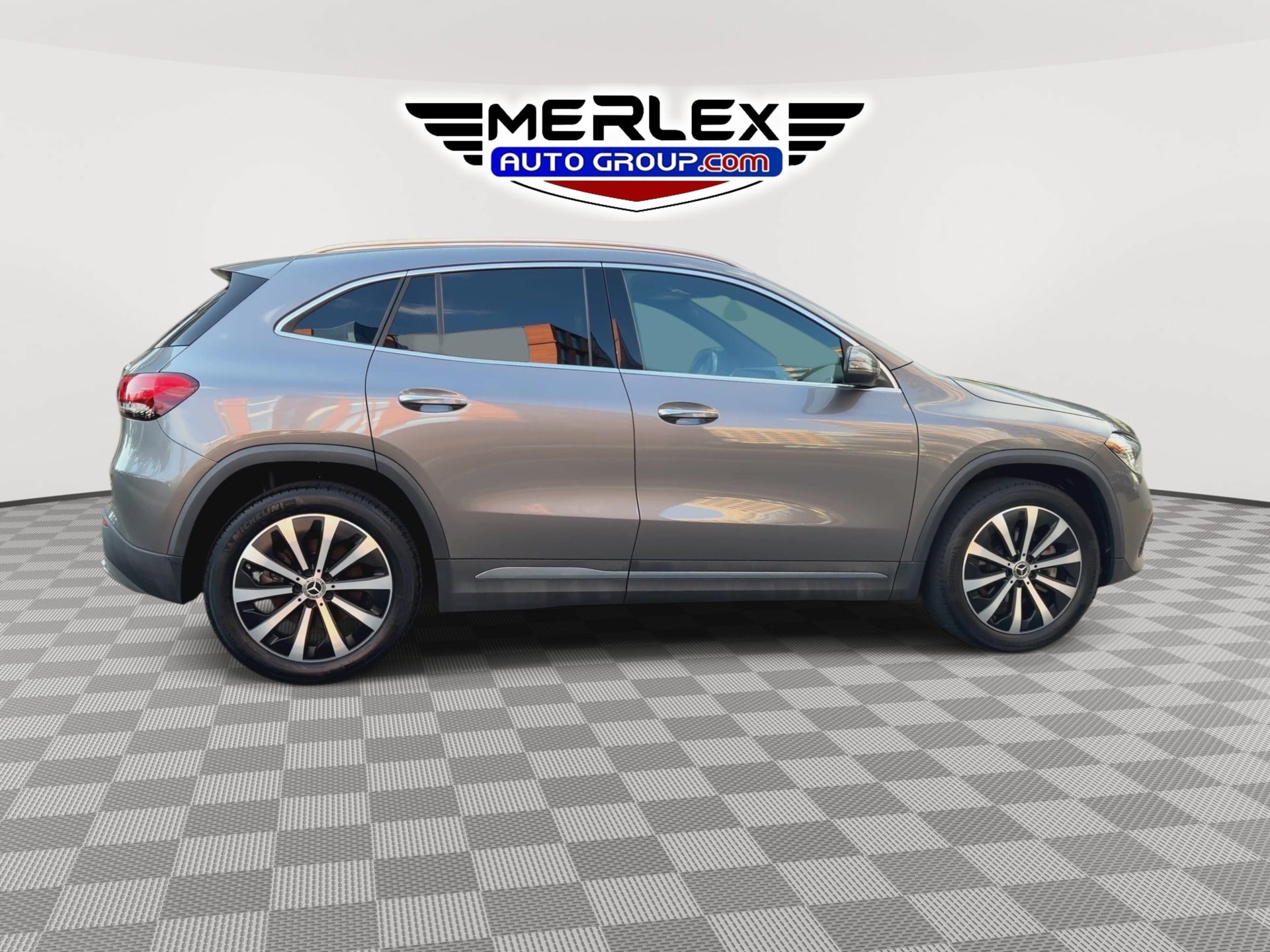 Used 2021 Mercedes-Benz GLA 250 4MATIC w/ Premium Package image 9