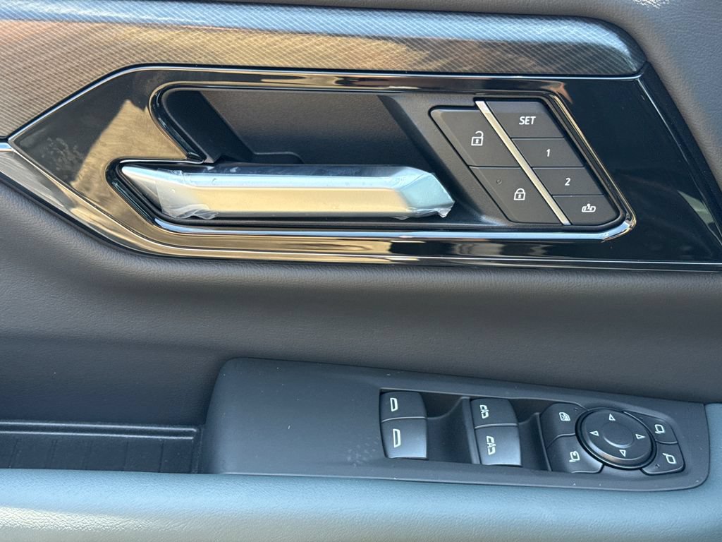 New 2026 GMC Yukon XL AT4 AWD/4WD image 15