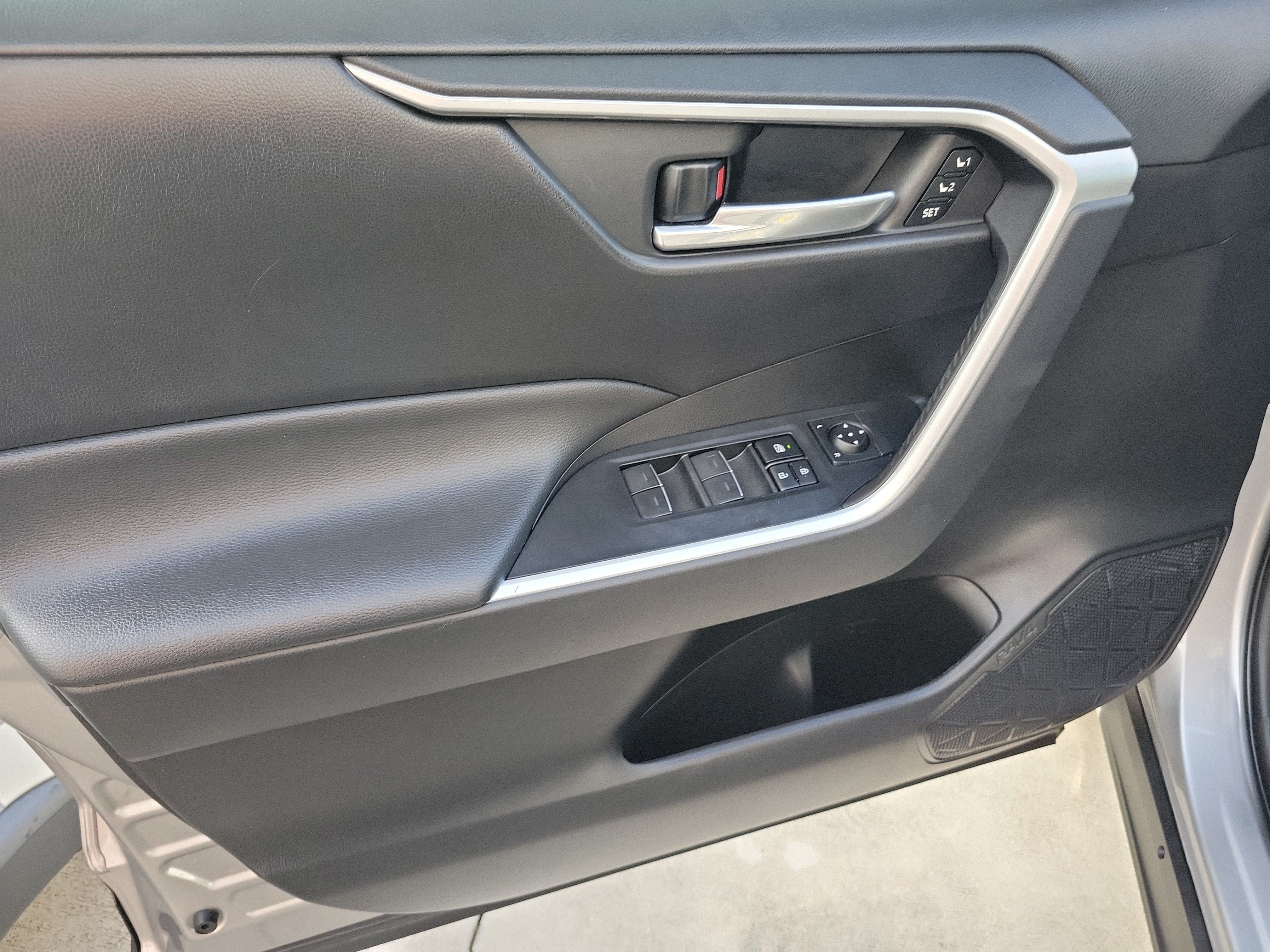Used 2023 Toyota RAV4 XLE Premium FWD image 20