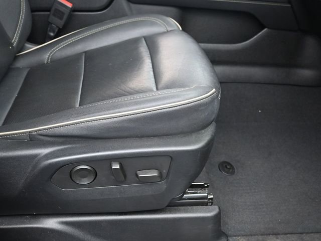 Used 2023 Chevrolet Suburban Premier image 30