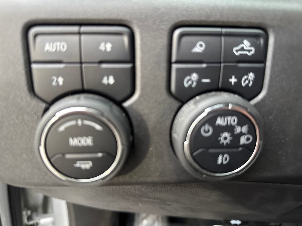 Used 2022 Chevrolet Silverado 1500 LT Trail Boss w/ LT Trail Boss Premium Package image 32