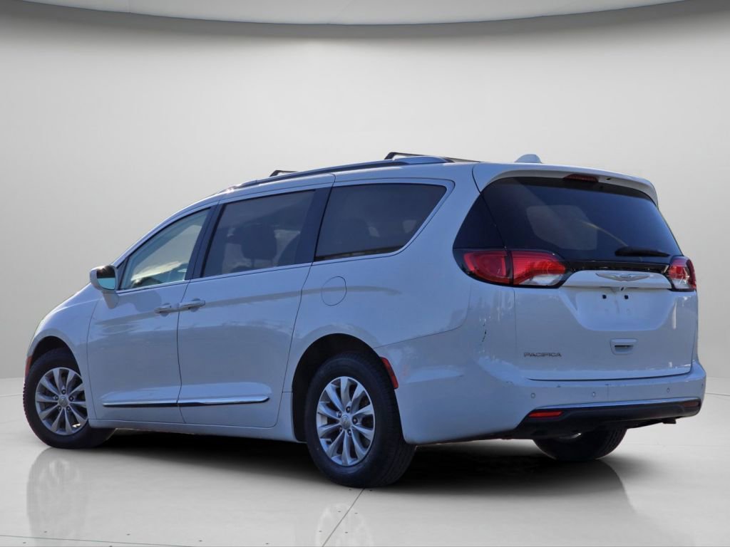 Used 2018 Chrysler Pacifica Touring-L FWD image 20