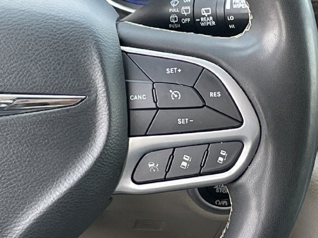 Used 2022 Chrysler Pacifica Limited FWD image 14