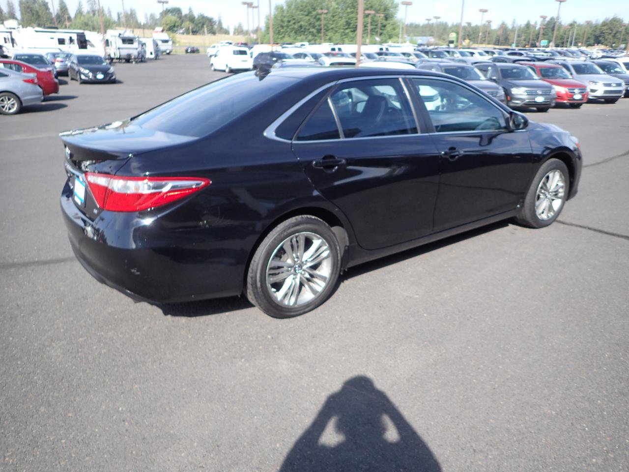 Used 2017 Toyota Camry SE FWD image 5