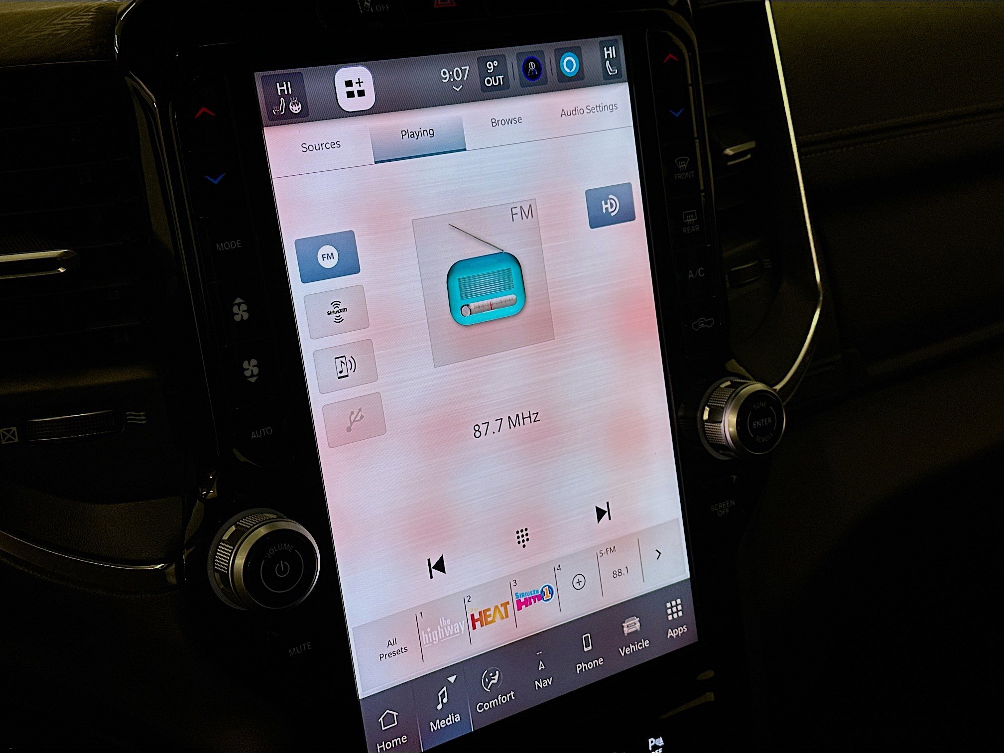 Used 2025 RAM 1500 Laramie image 21