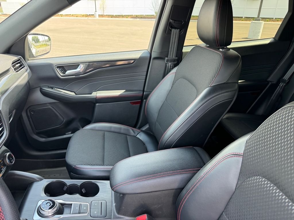 Used 2025 Ford Escape ST-Line AWD/4WD image 10