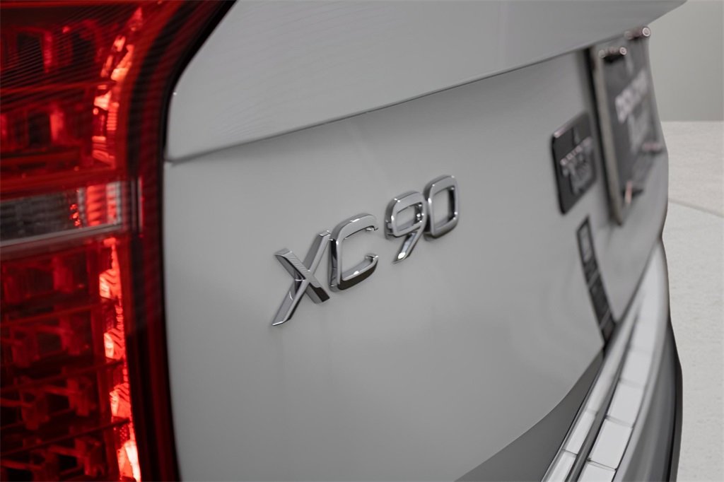 Certified 2025 Volvo XC90 T8 Plus w/ Protection Package Premier image 11