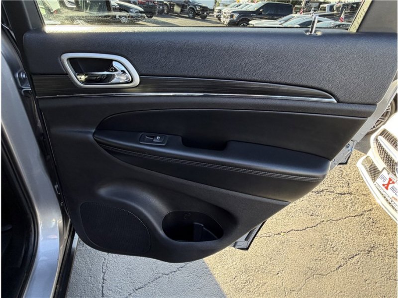 Used 2020 Jeep Grand Cherokee Limited w/ Luxury Group II image 26