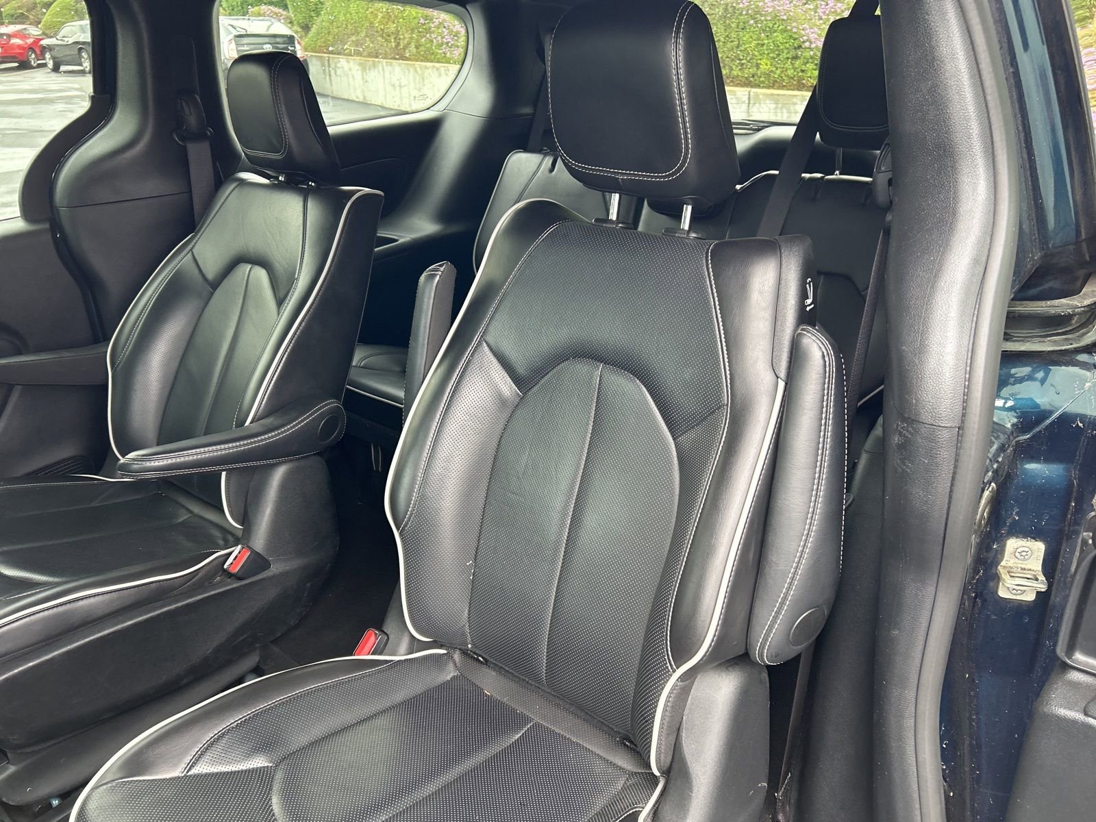 Used 2024 Chrysler Pacifica Premium image 12