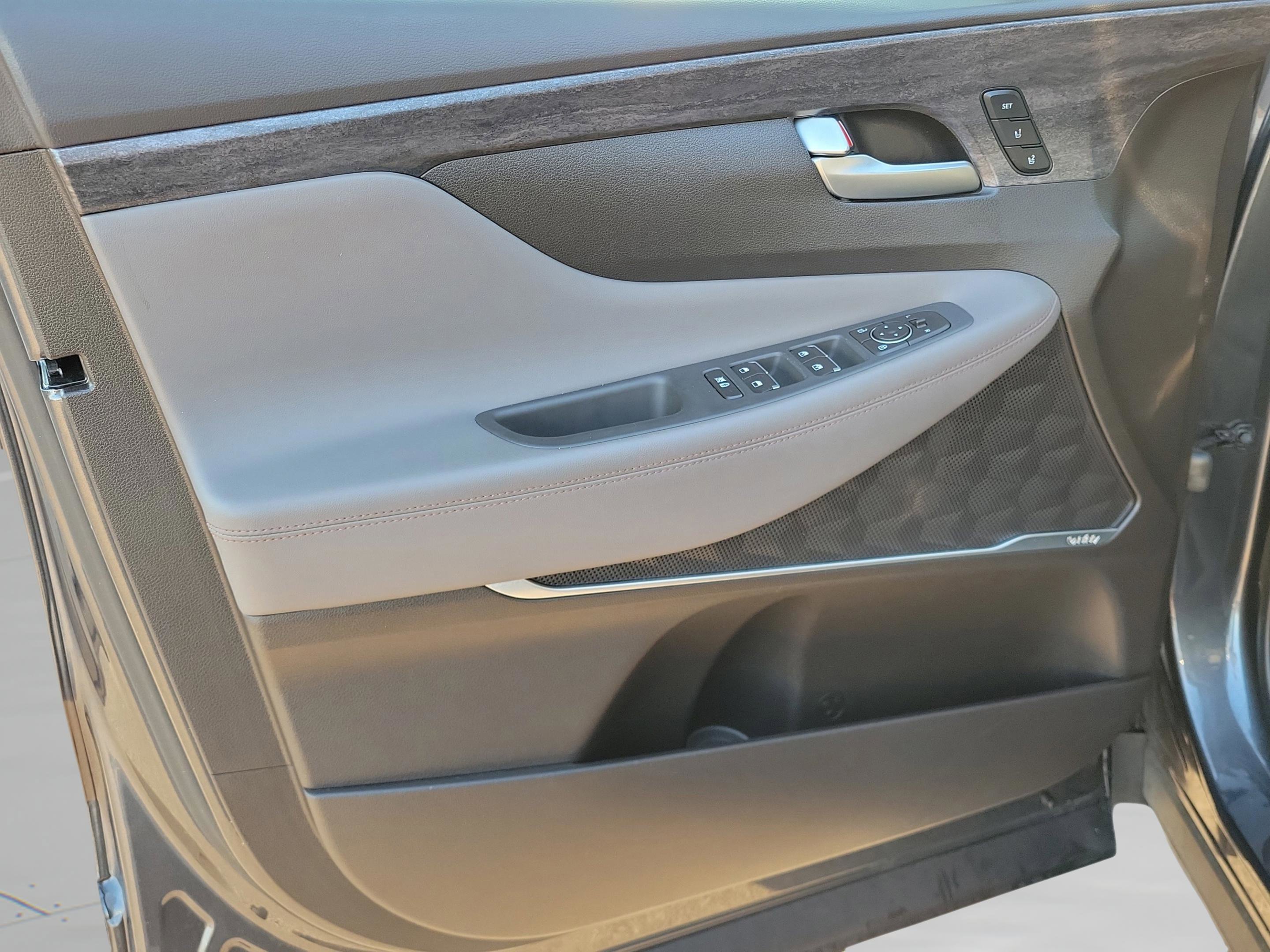 Used 2020 Hyundai Santa Fe Limited image 19