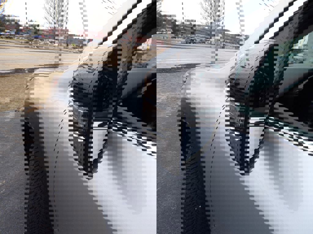 Used 2023 Subaru Outback Premium image 3