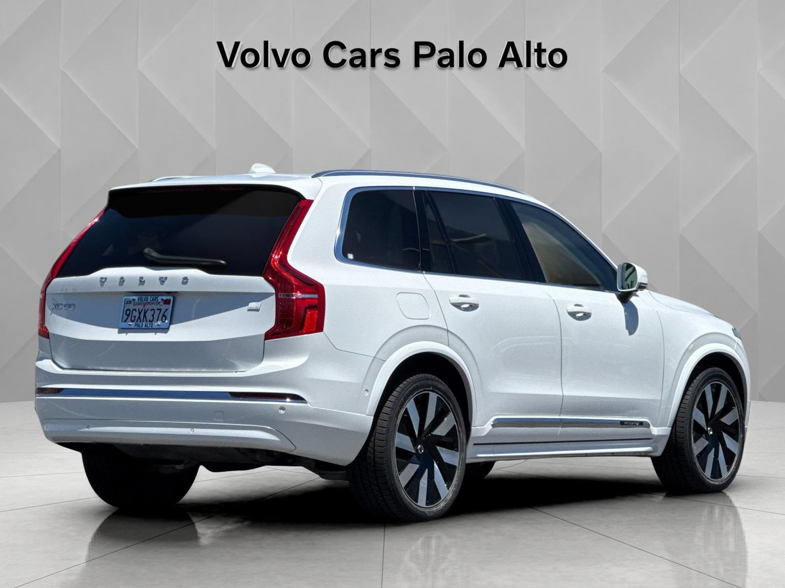 Certified 2023 Volvo XC90 T8 Ultimate w/ Protection Package Premier AWD/4WD image 3