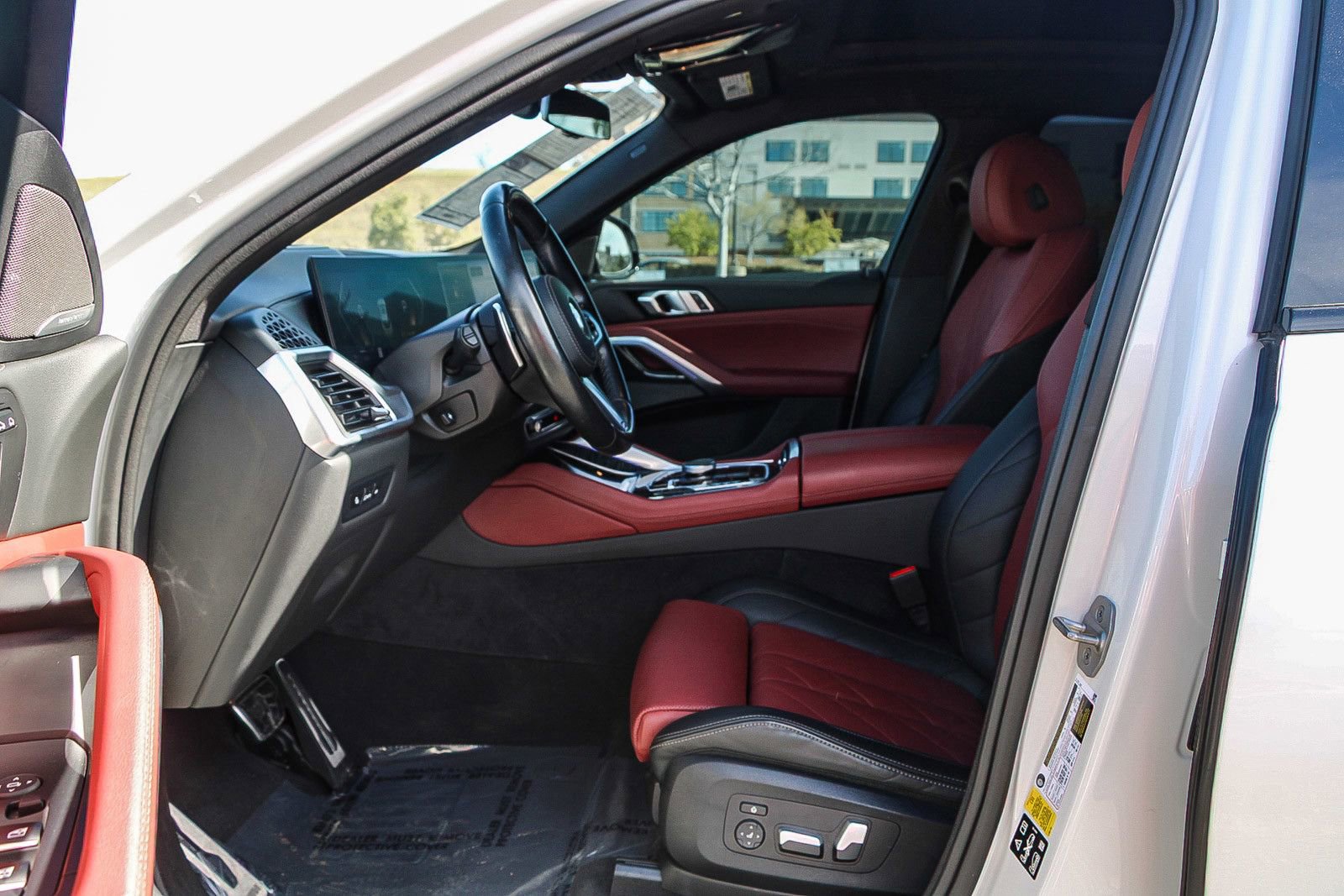 Used 2024 BMW X6 xDrive40i w/ Premium Package image 17