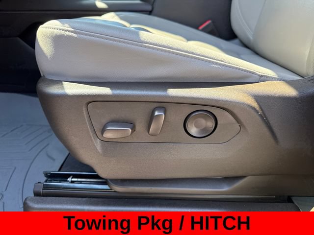 Used 2024 Chevrolet Suburban Z71 w/ Luxury Package AWD/4WD image 17
