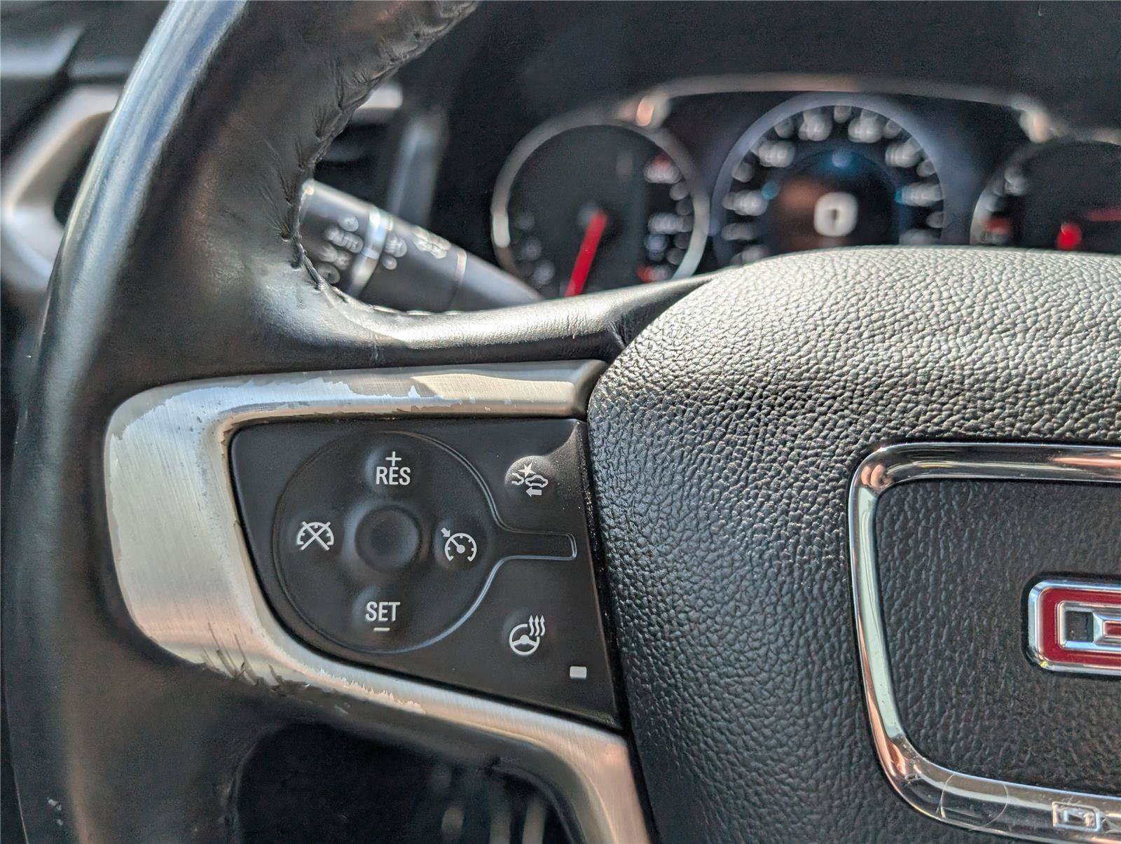 Used 2018 GMC Acadia Denali AWD/4WD image 25