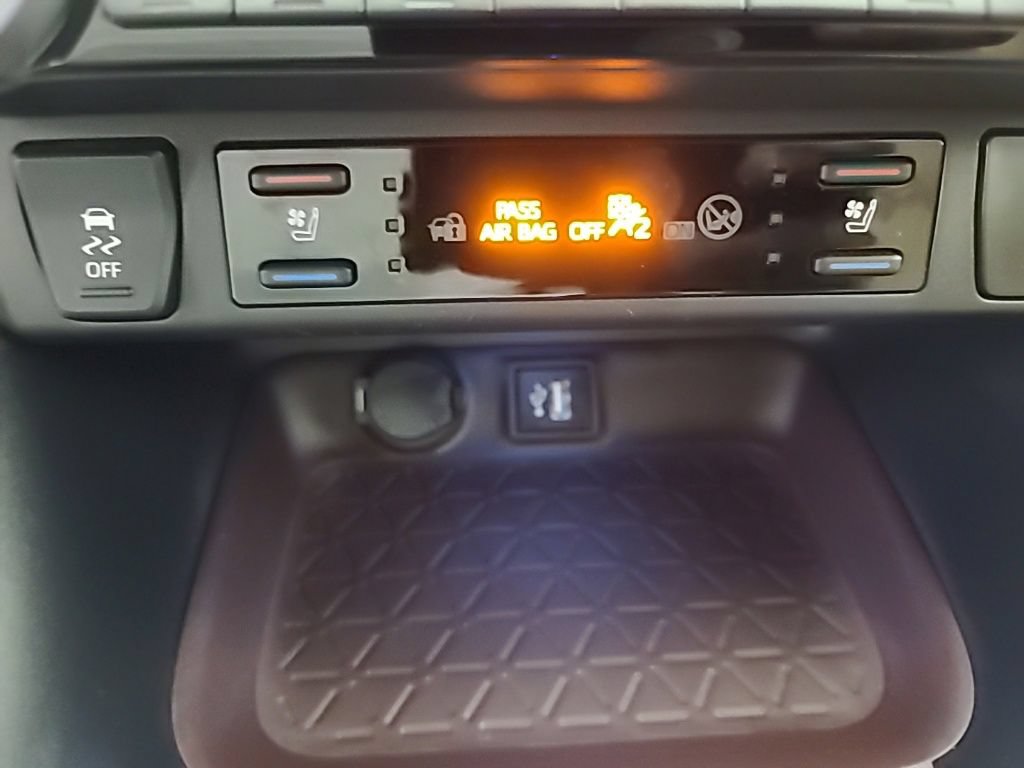 Used 2025 Toyota RAV4 Limited w/ Weather Package AWD/4WD image 37