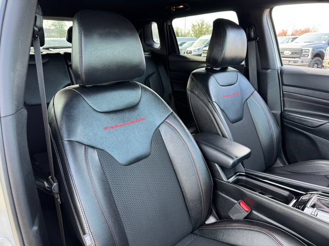 Used 2025 Jeep Compass Trailhawk AWD/4WD image 19