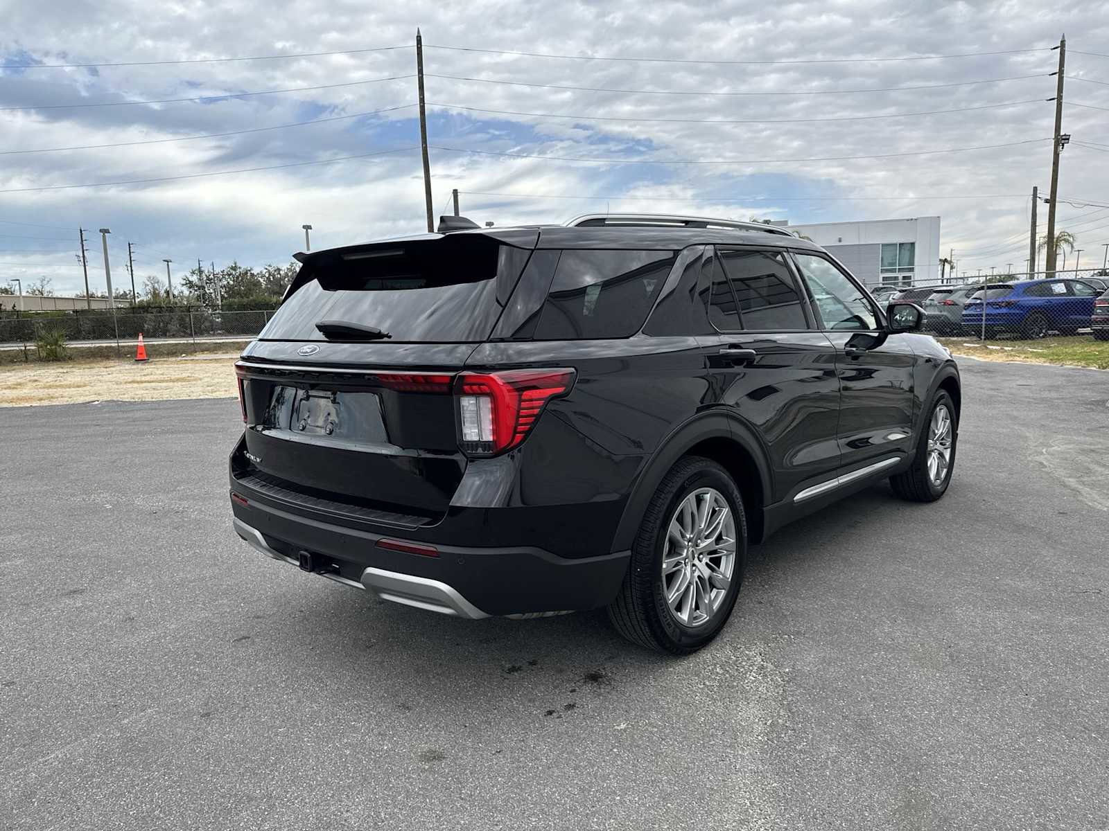 Used 2025 Ford Explorer Platinum RWD image 6