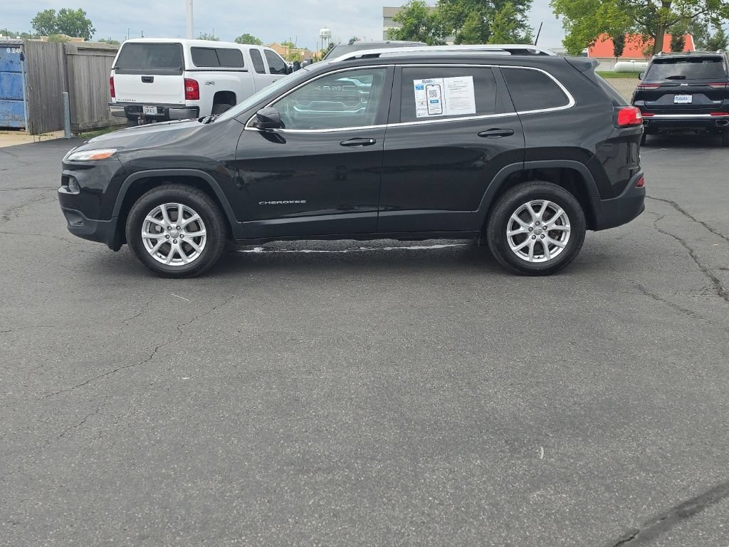 Used 2016 Jeep Cherokee Latitude w/ Cold Weather Group AWD/4WD image 4