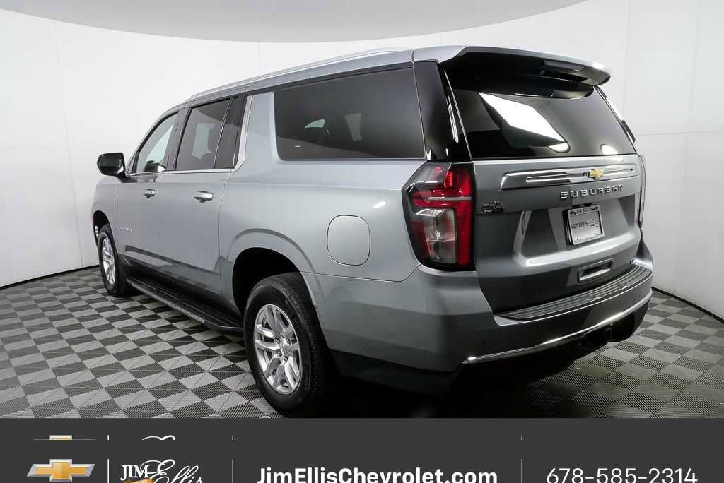 Certified 2024 Chevrolet Suburban LT image 3