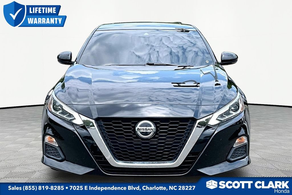 Used 2020 Nissan Altima 2.5 SR w/ Premium Package FWD image 2