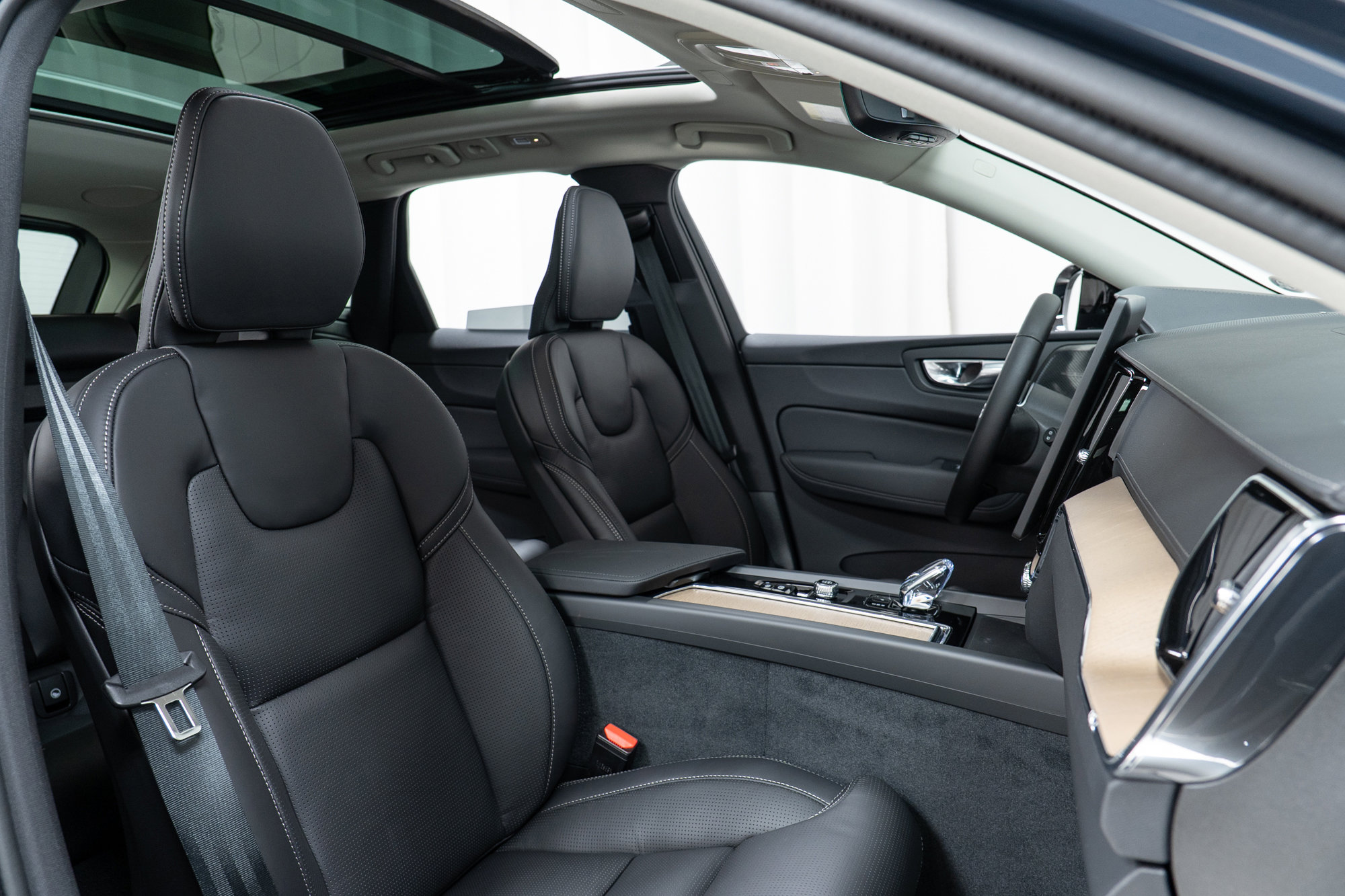 New 2026 Volvo XC60 B5 Ultra w/ Climate Package image 22