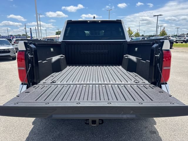 Used 2025 Toyota Tacoma SR5 AWD/4WD image 13