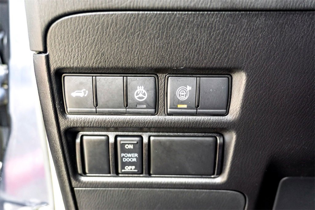 Used 2023 Nissan Armada SL w/ Captain's Chairs Package image 16